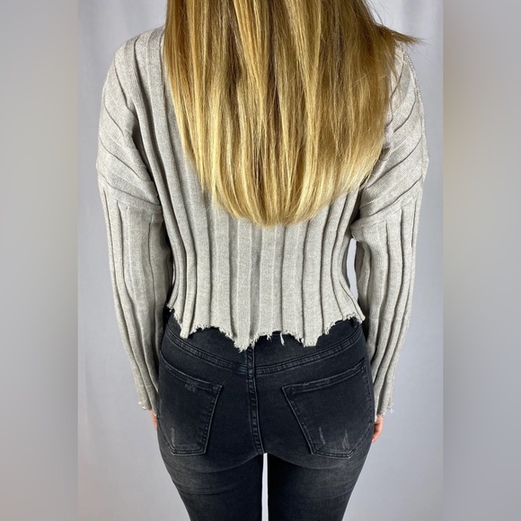 LE LIS CROPPED SWEATER - Picture 2 of 11